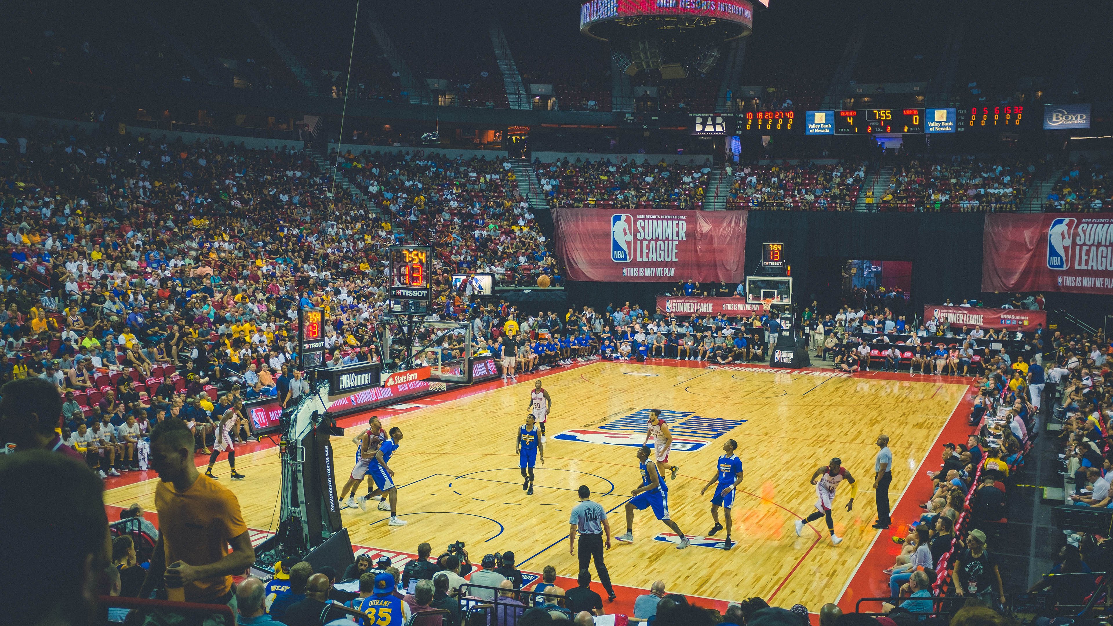 跨界主宰，当广东铁血终结广厦，约基奇在东方战场写下同样剧本